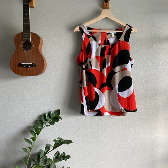 3/$25 Dana Buchman Sleeveless Top in Mod Print - Picture 1 of 3